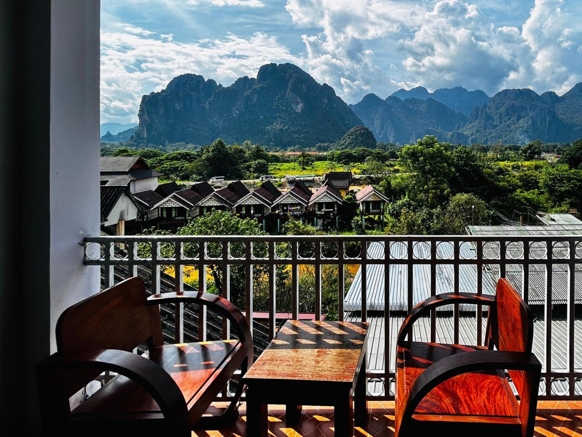 Domon Riverside Hotel Vang Vieng Exterior photo