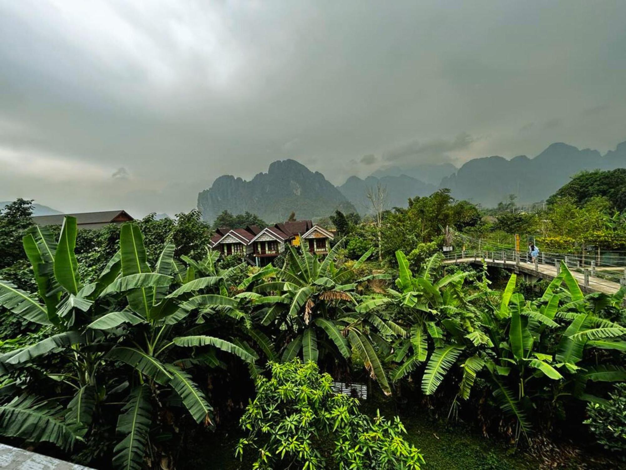 Domon Riverside Hotel Vang Vieng Exterior photo