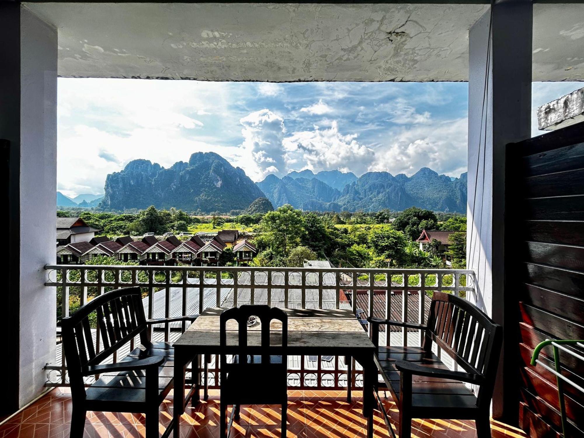 Domon Riverside Hotel Vang Vieng Exterior photo