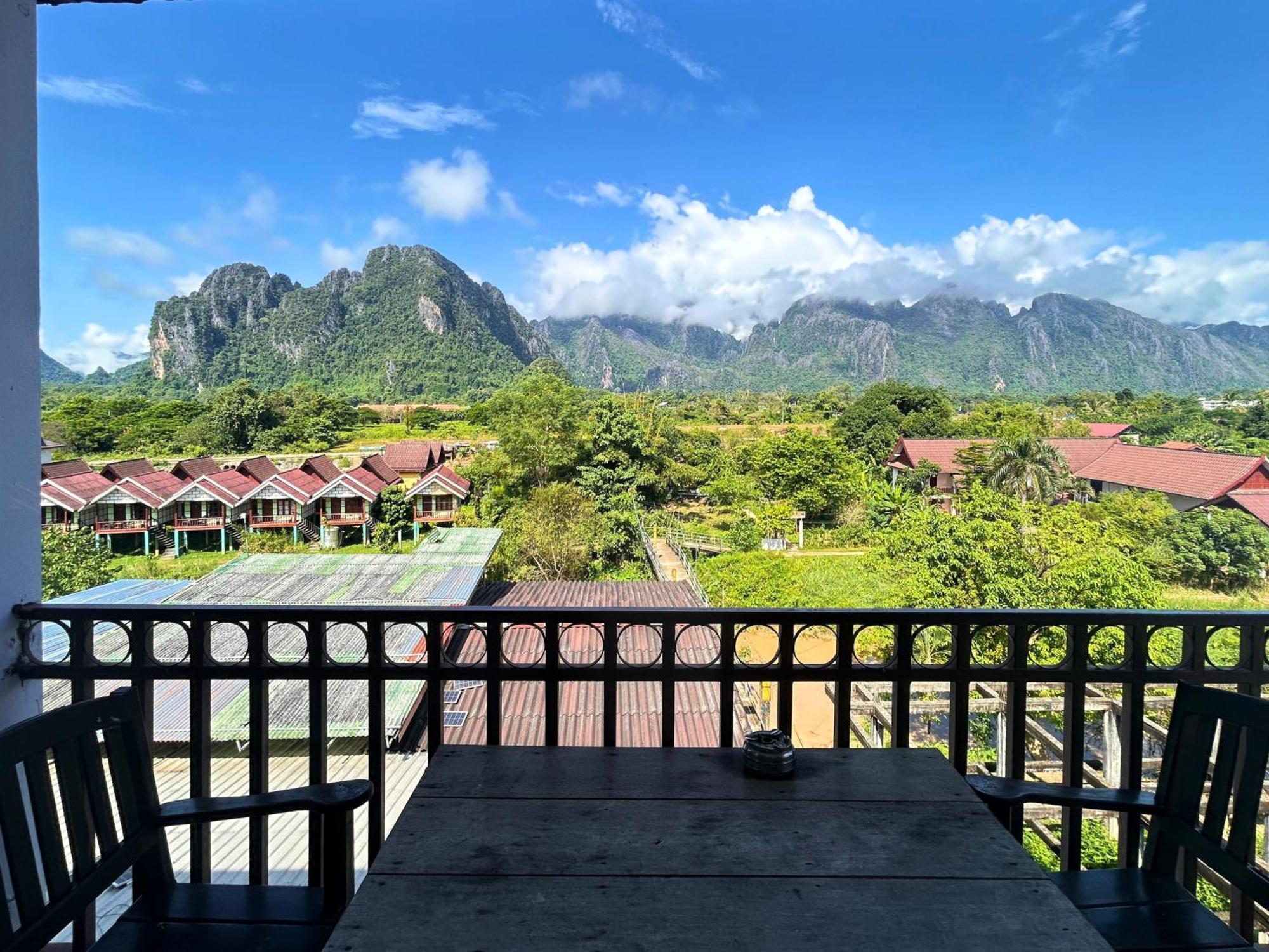 Domon Riverside Hotel Vang Vieng Exterior photo